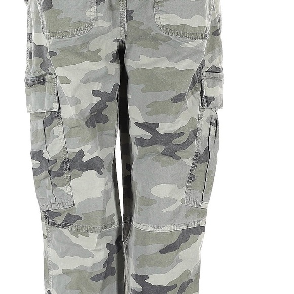 American Eagle Women’s Camo Jogger - Picture 3 of 4